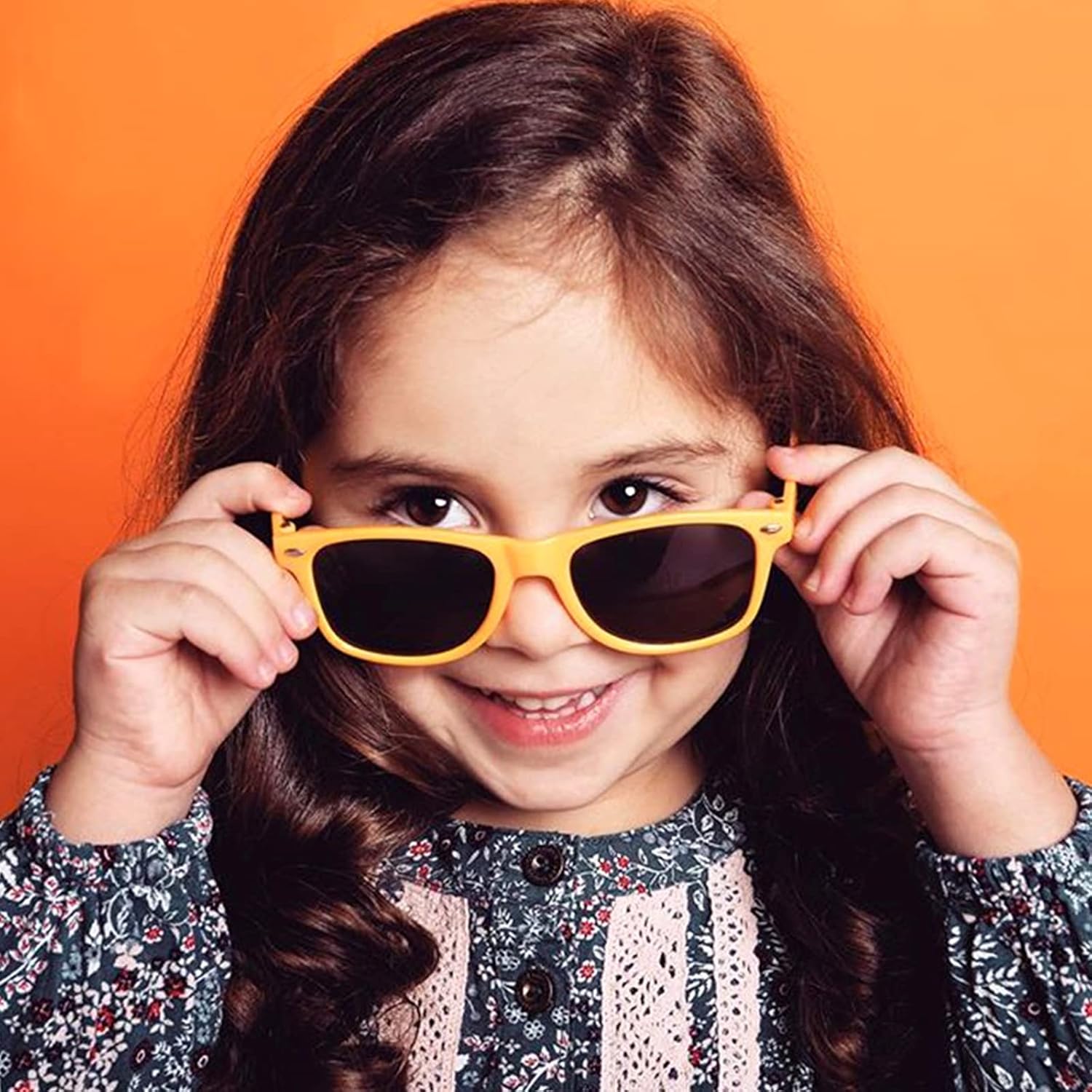 SUNOVELTIES 12-Pack Kids Vibrant Retro Sunglasses Perfect for Parties and Outfits